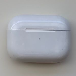 Apple AirPods Pro 1st Generation with Wireless Charging Case